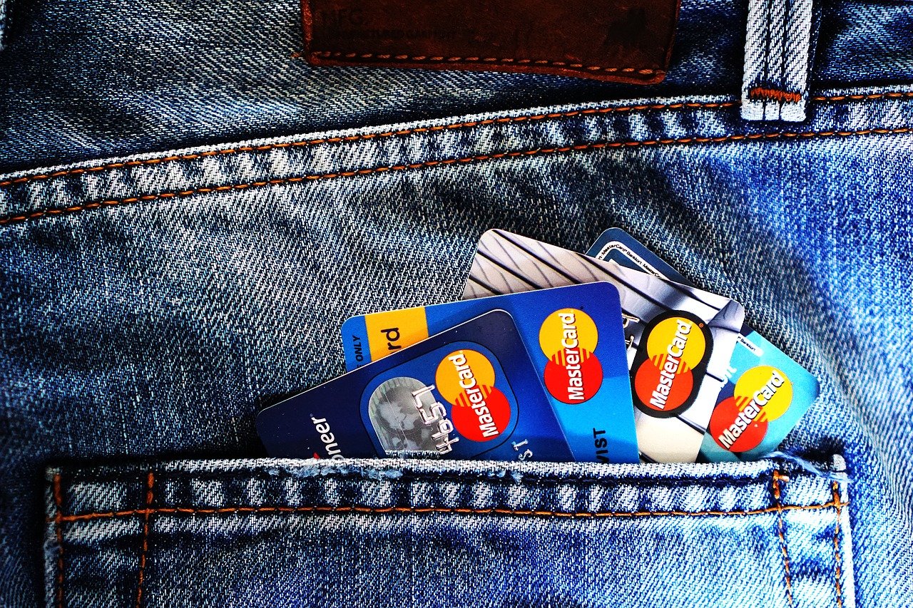 credit cards can help improve your credit score